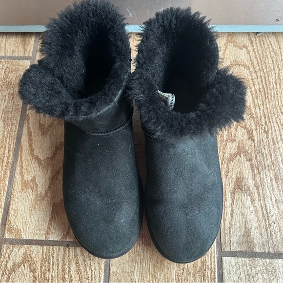 Ugg Women's Bailey Bling Mini Booties Gem Closure Fuzzy Warm Black Boots size 10 - Picture 5 of 12